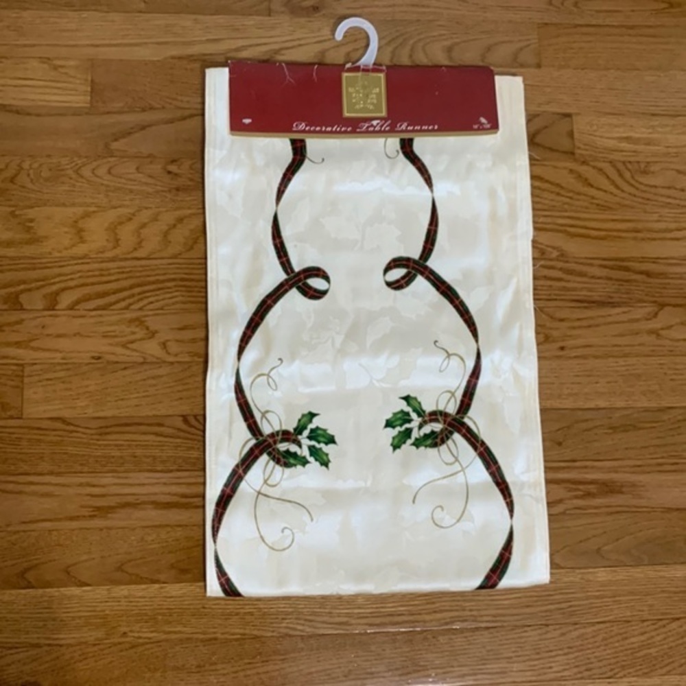 Lenox holiday table runner 108”